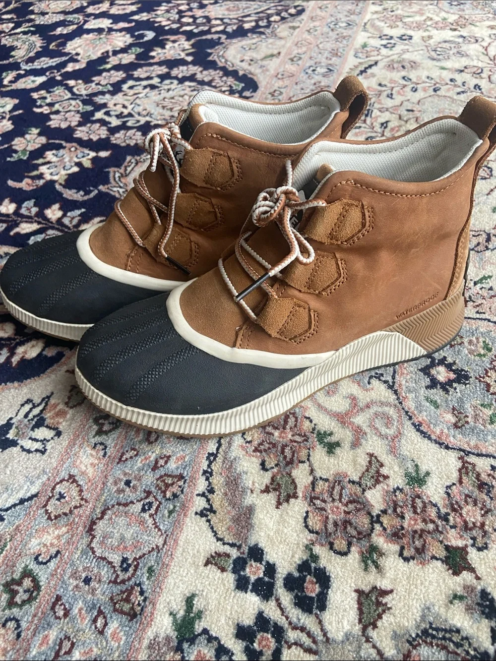 Sorel Out N About III Waterproof Duck Boot Women's Size 7.5 Taffy and Black